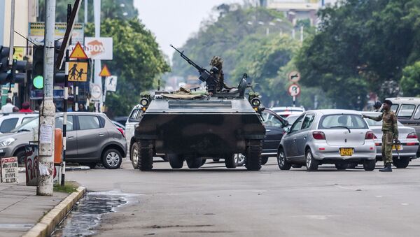 Tuần tra quân sự trên đường phố Harare, Zimbabwe - Sputnik Việt Nam