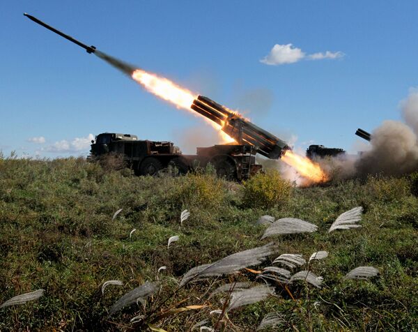 Hệ thống pháo phản lực phóng loạt BM-27 Uragan khai hỏa trong cuộc tập trận của các đơn vị pháo binh Vùng Primorsky - Sputnik Việt Nam