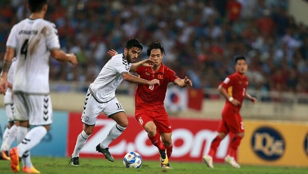 Đội tuyển Việt Nam (áo đỏ) đã có mặt ở vòng chung kết Asian Cup 2019  - Sputnik Việt Nam