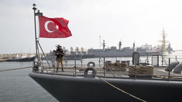 Quân nhân Thổ Nhĩ Kỳ trên tàu khu trục TCG Turgutreis trong các cuộc tập trận của NATO - Sputnik Việt Nam