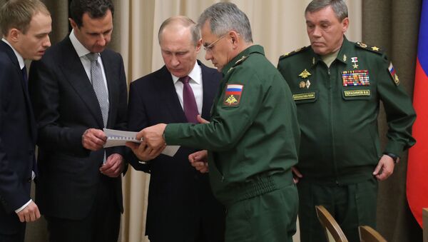 Tổng thống Syria Bashar Assad và Tổng thống Nga Vladimir Putin cùng ban lãnh đạo Bộ Quốc phòng Nga - Sputnik Việt Nam