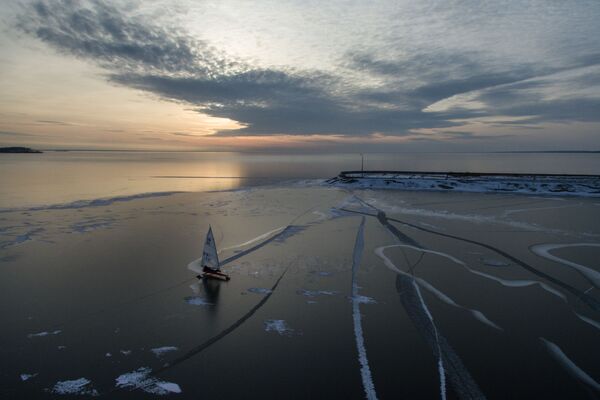 Nga. Cuộc thi thể thao đi thuyền buồm trên băng, sông Ob, Siberi. - Sputnik Việt Nam