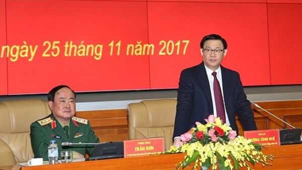 Phó Thủ tướng Vương Đình Huệ làm việc tại Bộ Quốc phòng ngày 25/11/2017. - Sputnik Việt Nam
