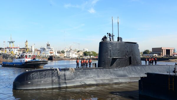 The Argentine military submarine ARA San Juan and crew are seen leaving the port of Buenos Aires, Argentina. (File) - Sputnik Việt Nam