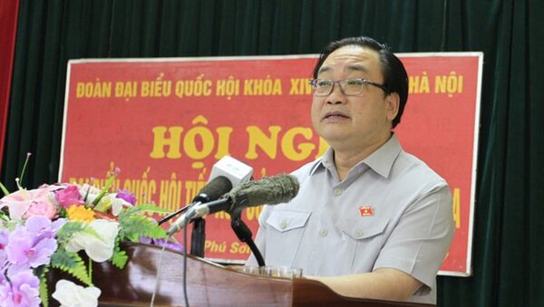 Ông Hoàng Trung Hải phát biểu với cử tri - Sputnik Việt Nam