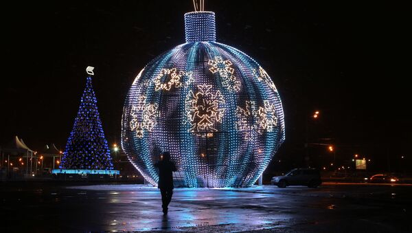Quả bóng Giáng sinh lớn nhất thế giới - Sputnik Việt Nam