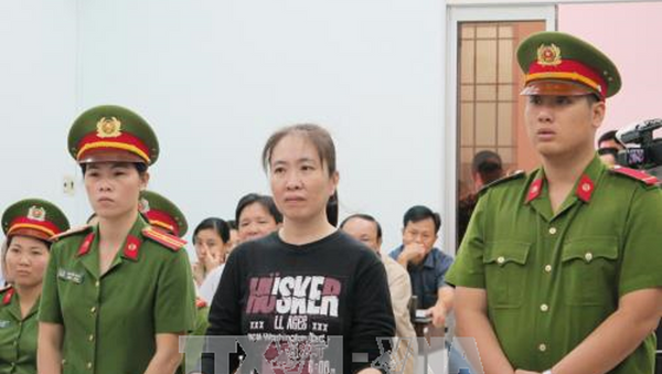 Bị cáo Nguyễn Ngọc Như Quỳnh (áo đen) tại phiên tòa - Sputnik Việt Nam