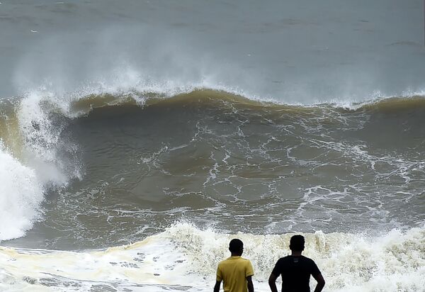 Sóng cao trên bờ biển Colombo, Sri Lanka - Sputnik Việt Nam