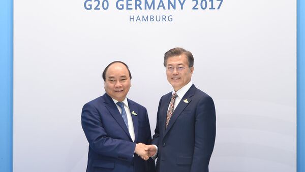 Thủ tướng Nguyễn Xuân Phúc và Tổng thống Hàn Quốc Moon Jae-in. - Sputnik Việt Nam