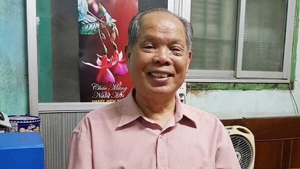 Ông Bùi Hiền trong phòng làm việc giản dị ở một chung cư cũ thuộc Quận Thanh Xuân. - Sputnik Việt Nam
