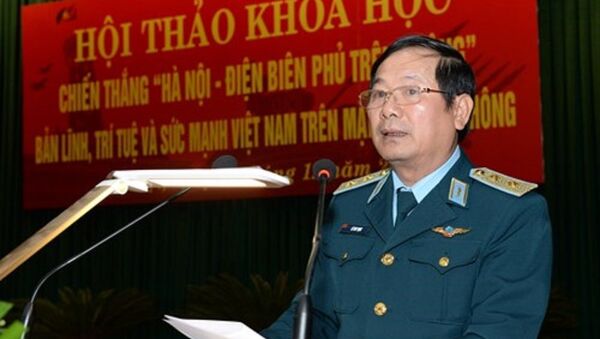 Trung tướng Lê Huy Vịnh trình bày đề dẫn hội thảo. - Sputnik Việt Nam
