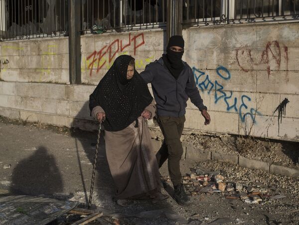 Một nữ cư dân địa phương trong thời gian đụng độ ở Bethlehem, biên giới Palestine và Israel. - Sputnik Việt Nam