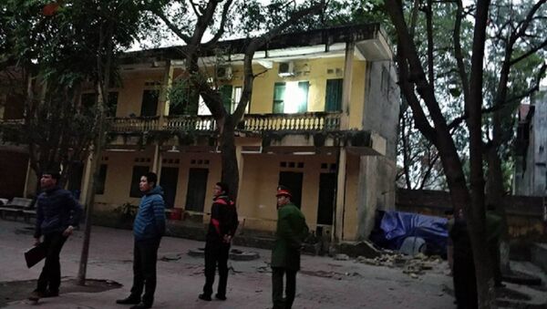 Vụ sập lan can tại trường Tiểu học Văn Môn, xã Yên Phong, tỉnh Bắc Ninh - Sputnik Việt Nam