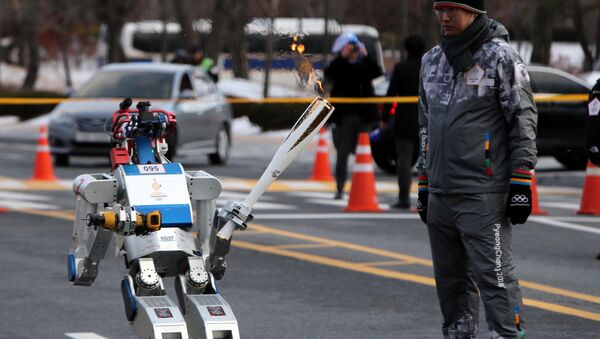 Robot HUBO rước ngọn đuốc Olympic tại Hàn Quốc - Sputnik Việt Nam