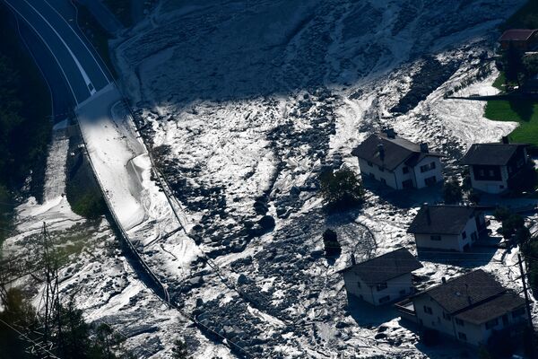 Tháng Tám. Ngôi làng ở vùng Alps của Thụy Sỹ bị sạt lở đất. - Sputnik Việt Nam