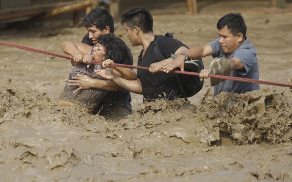 Tháng Ba. Peru. Giải cứu các nạn nhân trong trận lũ lụt. - Sputnik Việt Nam