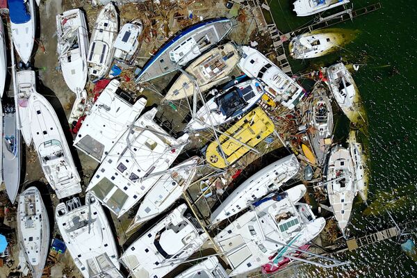 Tháng Chín. Đảo Saint-Martin ở Biển Caribê. Du thuyền bị ngập nước hoặc bị ném vào bờ bởi cơn bão Irma. - Sputnik Việt Nam