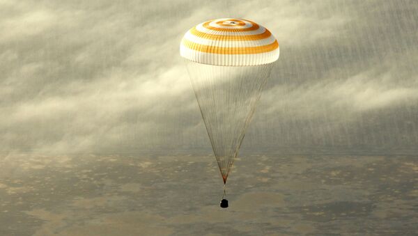 thành viên của Trạm vũ trụ quốc tế (ISS) đã tiếp đất trong modun hạ cánh của con tàu vũ trụ Soyuz TMA-12 - Sputnik Việt Nam