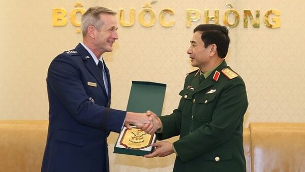 Thượng tướng Phan Văn Giang tiếp Đại tướng Terrence J. O’shaughnessy, Tư lệnh Không quân Thái Bình Dương Hoa Kỳ - Sputnik Việt Nam