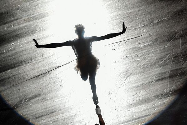 VĐV Nga Maria Sotskova trong chương trình biểu diễn sau trận chung kết Grand Prix môn trượt băng nghệ thuật ở Nagoya, Nhật Bản - Sputnik Việt Nam
