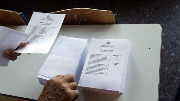 Phiếu bầu trong cuộc trưng cầu dân ý ở Hy Lạp - Sputnik Việt Nam