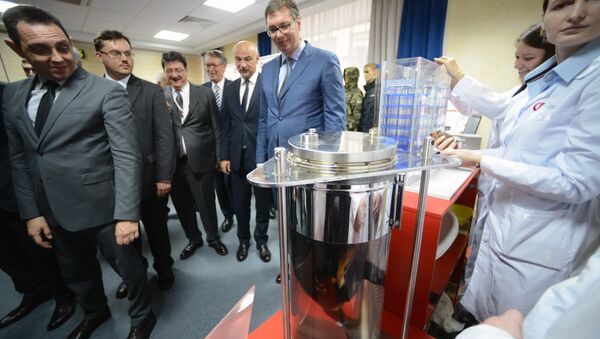 Phó Thủ tướng Nga Dmitry Rogozin, hôm Thứ Ba đã trình bày với Tổng thống Serbia Aleksandar Vucic các sản phẩm mới do Nga phát triển, bao gồm cà dự án độc đáo thở trong môi trường chất lỏng . - Sputnik Việt Nam