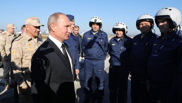 Tổng thống Nga Vladimir Putin tới thăm căn cứ không quân Hmeymim - Sputnik Việt Nam