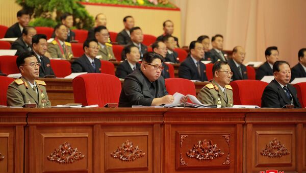 Kim Jong Un tại Đại hội công nhân ngành công nghiệp quốc phòng Triều Tiên - Sputnik Việt Nam