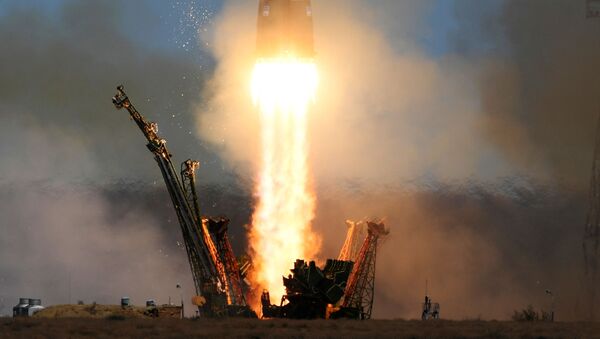 Ra mắt tên lửa Soyuz-FG với tàu vận tải có người lái Soyuz  MS-04 từ sân bay vũ trụ Baikonur. - Sputnik Việt Nam