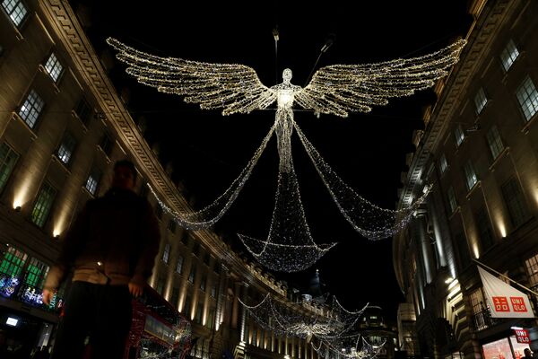 Đèn Giáng sinh lung linh trên đường phố London, Anh - Sputnik Việt Nam