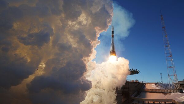 Khởi động tên lửa đẩy Soyuz-FG với tàu vũ trụ có người lái Soyuz MS-07  từ sân bay vũ trụ Baikonur. - Sputnik Việt Nam