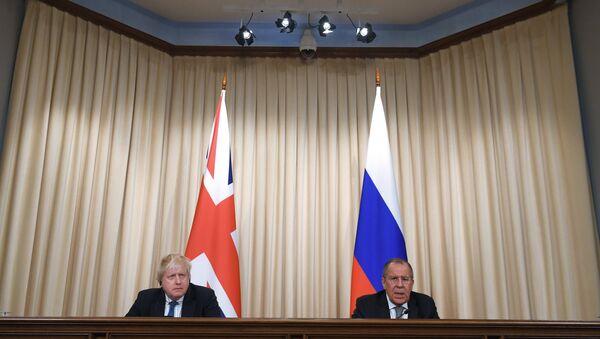 El ministro de Exteriores británico, Boris Johnson y su homólogo ruso, Serguéi Lavrov - Sputnik Việt Nam
