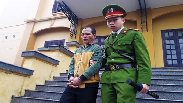 Dẫn giải Trần Viên trở về trại giam - Sputnik Việt Nam