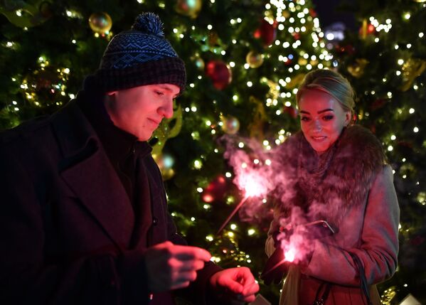 Người dân đón Năm mới ở Moskva - Sputnik Việt Nam