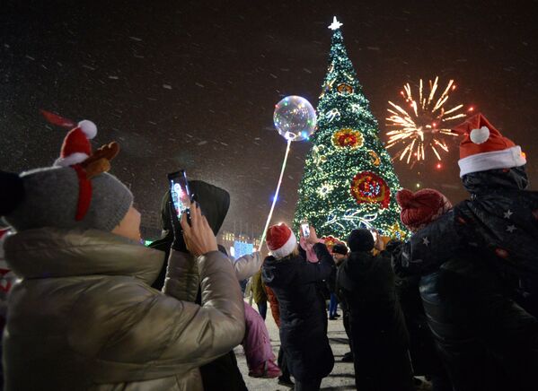 Pháo hoa trong lễ mừng Năm mới ở Vladivostok - Sputnik Việt Nam
