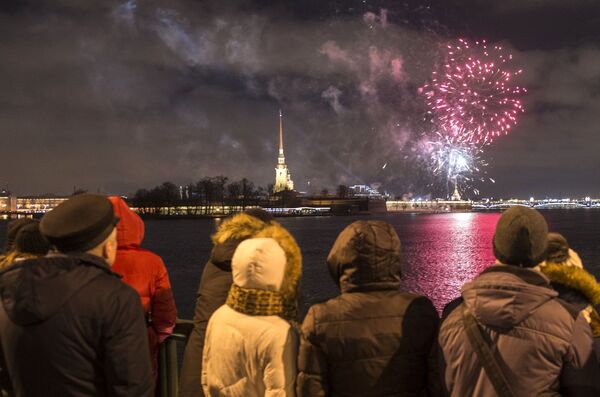 Người dân vui mừng đón năm mới ở St. Petersburg - Sputnik Việt Nam