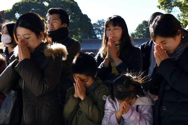 Cầu nguyện trong dịp mừng năm mới ở Nhật Bản - Sputnik Việt Nam
