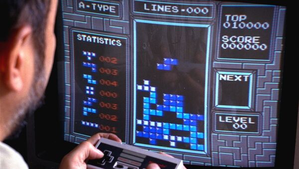 Tetris, an addictive brain-teasing video game, is shown as played on the Nintendo Entertainment System in New York, June 1990. Created by a Soviet scientist, Tetris is the first Communist bloc video game to hit it big in the free market. - Sputnik Việt Nam