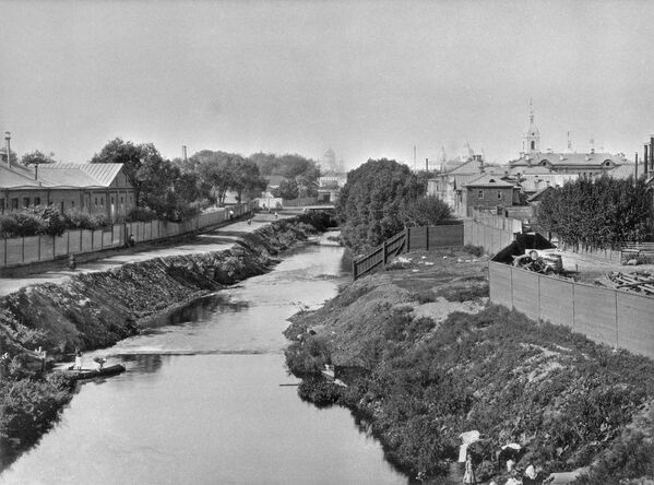 Phong cảnh vùng lân cận sông Yauza nhìn từ cầu Vysokoyuzsky ở Moskva. Thập niên 80 của thế kỷ XIX - Sputnik Việt Nam