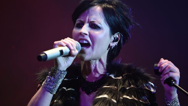 Irish singer Dolores O'Riordan of Irish band The Cranberries performs on stage during the 23th edition of the Cognac Blues Passion festival in Cognac. (File) - Sputnik Việt Nam