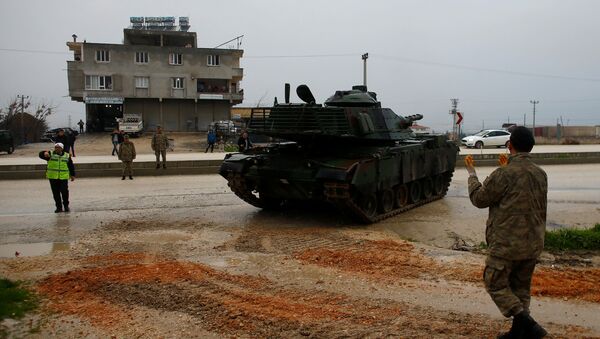 Xe tăng Thổ Nhĩ Kỳ gần biên giới với Syria - Sputnik Việt Nam