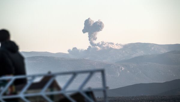 Smoke billows on the Syrian side of the border at Hassa near Hatay, southern Turkey on January 20, 2018 as Turkish jet fighters hit the People's Protection Units (YPG) positions - Sputnik Việt Nam