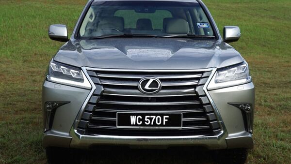 Tại thị trường Malaysia, mẫu xe sang Lexus LX570 đang được giảm giá khá sâu. - Sputnik Việt Nam