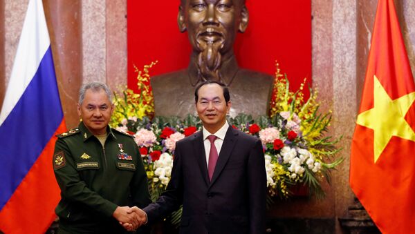 Chủ tịch Việt Nam Trần Đại Quang đón Bộ trưởng Quốc phòng Nga Sergei Shoigu - Sputnik Việt Nam