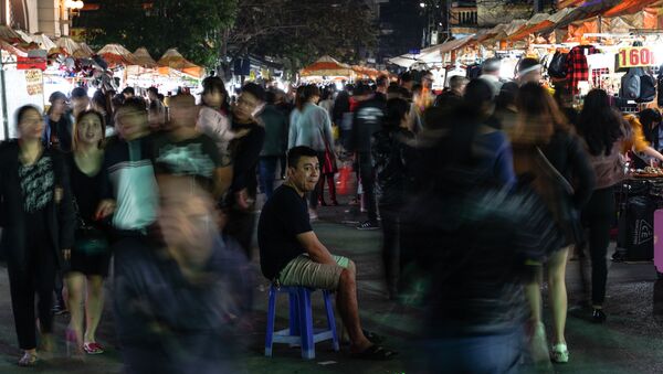 Chợ đêm trên phố ở Hà Nội - Sputnik Việt Nam