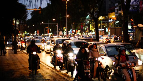 Dòng người tham gia giao thông ở Hà Nội, Việt Nam - Sputnik Việt Nam