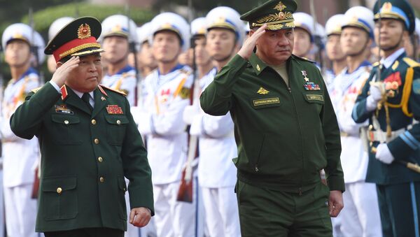 Bộ trưởng Bộ Quốc phòng Việt Nam Ngô Xuân Lịch và Bộ trưởng Quốc phòng Nga Sergei Shoigu tại Hà Nội - Sputnik Việt Nam