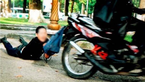 Người dân truy đuổi, bắt gọn tên cướp giật túi xách người đi đường - Sputnik Việt Nam