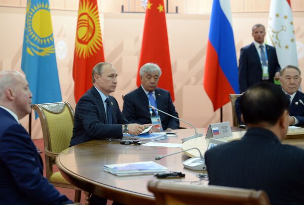 Phiên họp toàn thể Hội đồng nguyên thủ các nước thành viên SCO thành phần mở rộng dưới sự chủ trì của Tổng thống Nga Vladimir Putin. - Sputnik Việt Nam