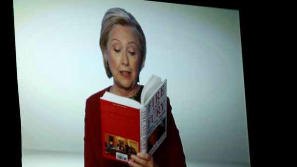 Hillary Clinton nói về phiên bản âm thanh (audio book) cuốn sách Ngọn lửa và sự cuồng nộ: trong Nhà Trắng của Trump của tác giả Michael Wolff - Sputnik Việt Nam